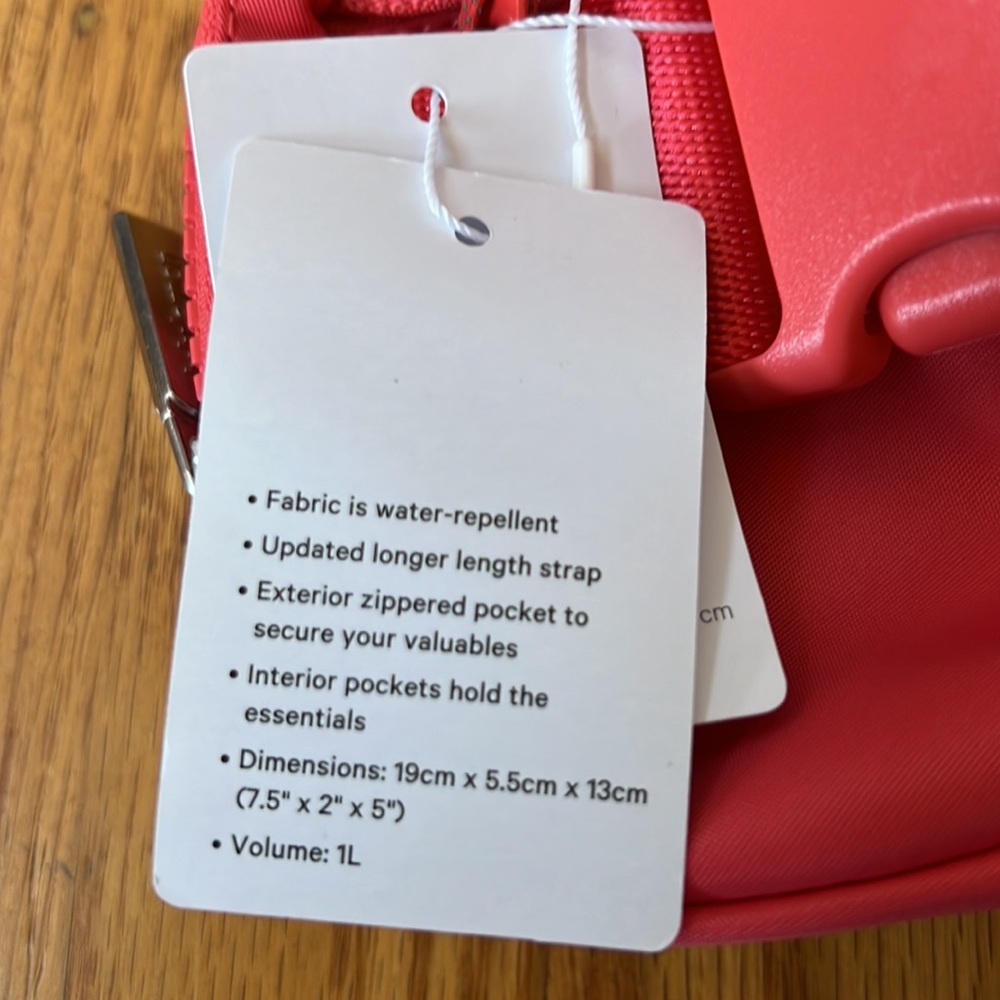Last one! NWT Lululemon Everywhere Belt Bag! - Picture 4 of 9